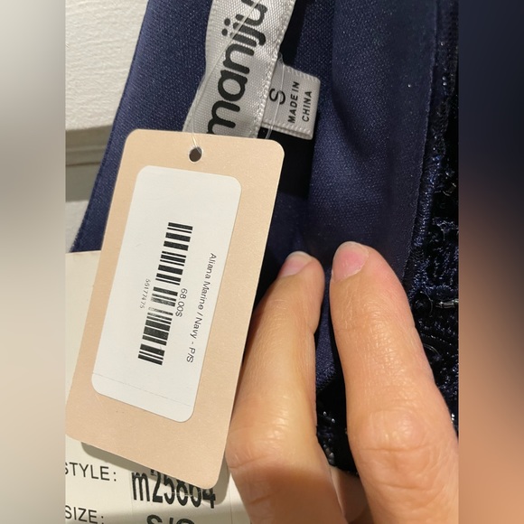 Maniju long formal flowy dress in navy blue - Picture 4 of 5